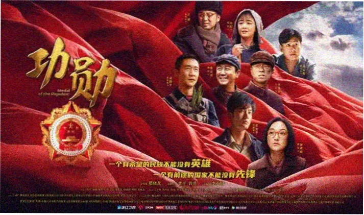 独立动画分镜手记配图，桌面上的索引卡与铅笔